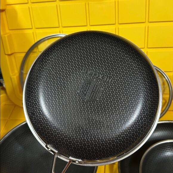 HEXCLAD 6-Piece Nonstick Stainless Steel Frying Pan Set 8", 10" 12" and Wok $600 - Picture 7 of 10